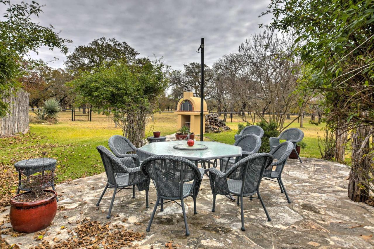 Ark Bunkhouse Hideaway With Hot Tub Fredericksburg