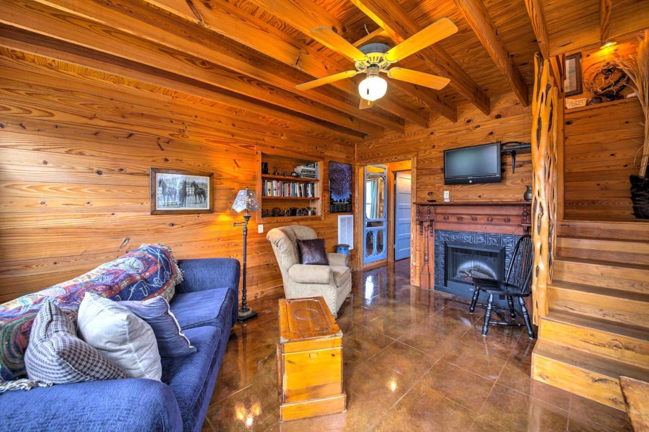 Ark Bunkhouse Hideaway With Hot Tub Holiday home Fredericksburg